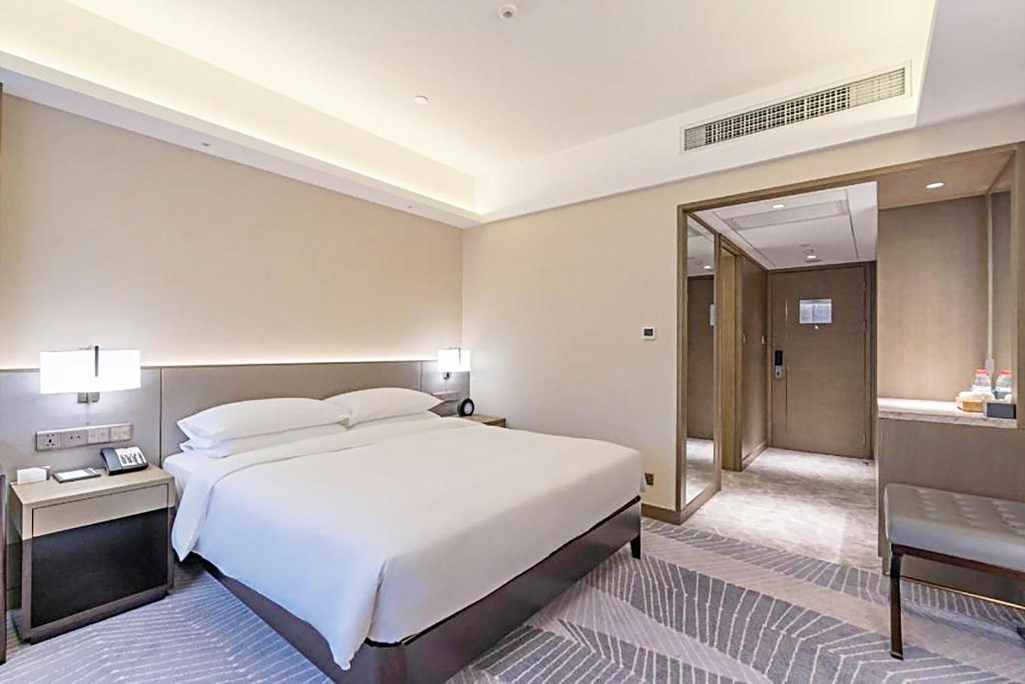 Hyatt Regency Metropolitan Chongqing Hotel Exterior photo